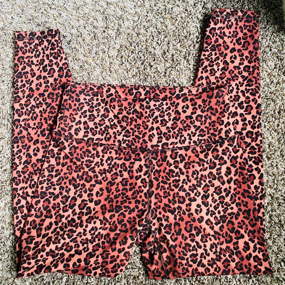 Never Worn Pink Leopard Workout Leggings